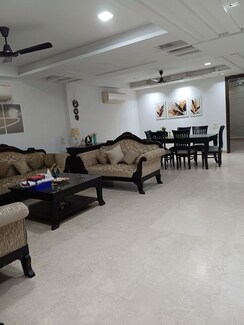 4 BHK +Builder Floor For Sale in Maharani Bagh