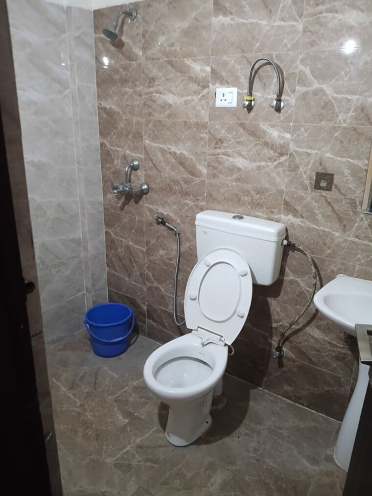 Bathroom, nirala-world-estate-i 3 Bedroom 1745 Sq.Ft. Apartment In Tech Zone 4 Greater Noida Greater Noida 10734119
