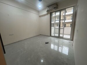 Room in 3 BHK Builder Floor at Sector 21 – for Rent