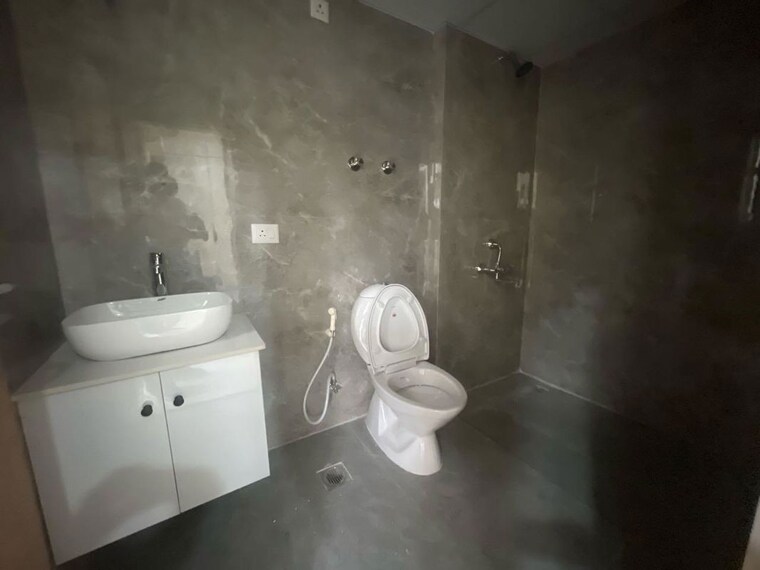 Bathroom, sector 21 3 Bedroom 1550 Sq.Ft. Builder Floor In Sector 21 Gurgaon 10734148