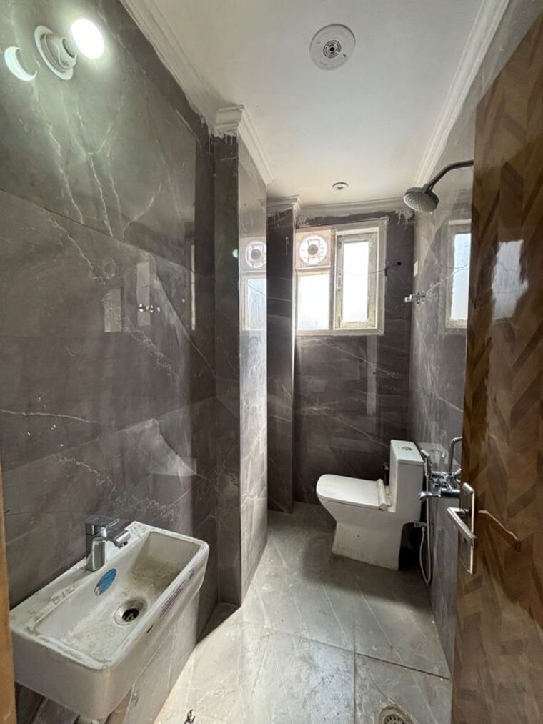 Bathroom, neb sarai 1 Bedroom 450 Sq.Ft. Builder Floor In Neb Sarai Delhi 10734160
