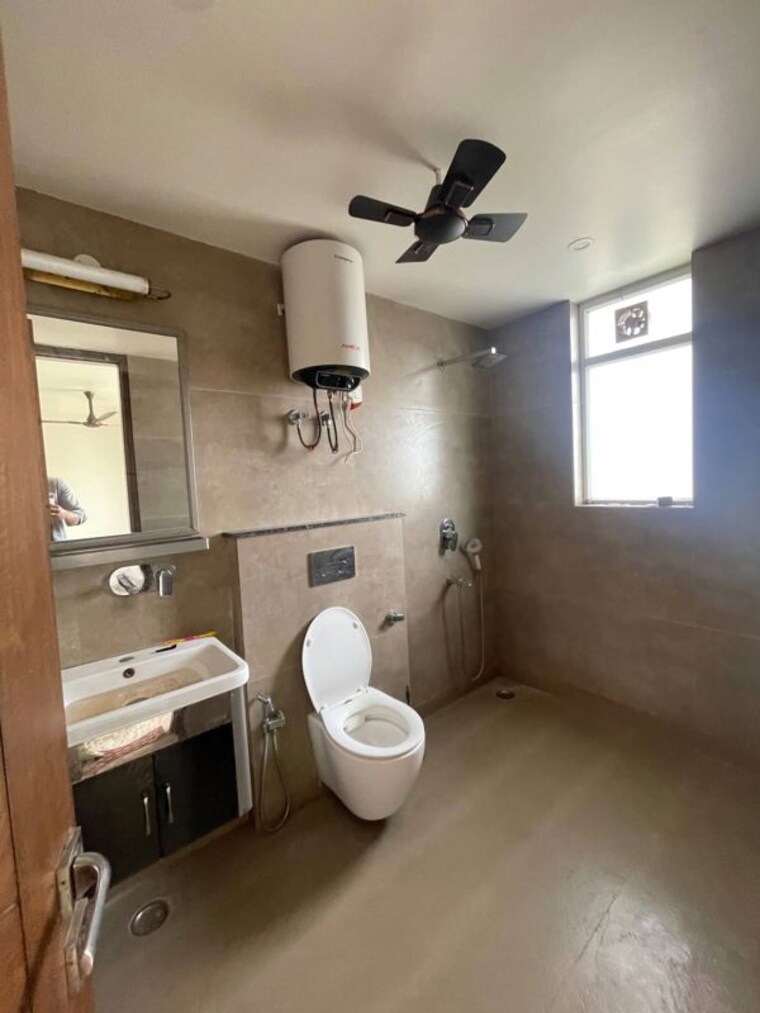 Bathroom, sector 46 3 Bedroom 2550 Sq.Ft. Builder Floor In Sector 46 Gurgaon 10734171
