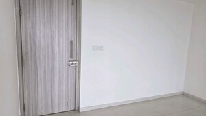 Room in 2 BHK Apartment at Wadhwa Pristine, Matunga West – for Sale