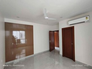 Room in 3 BHK Apartment at Unitech The Residences Gurgaon, Sector 33 – for Rent