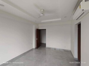 Room in 3 BHK Apartment at Unitech The Residences Gurgaon, Sector 33 – for Rent