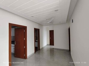 Room in 3 BHK Apartment at Unitech The Residences Gurgaon, Sector 33 – for Rent