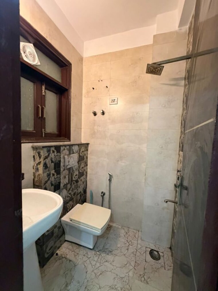 Bathroom, chattarpur 2 Bedroom 900 Sq.Ft. Builder Floor In Chattarpur Delhi 10734190