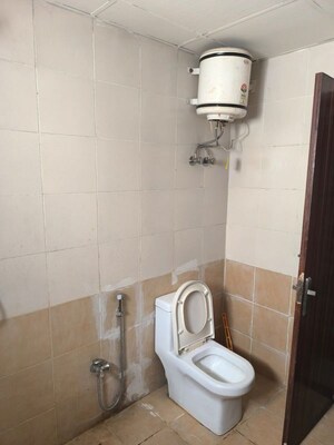 Bathroom in 3 BHK Apartment at Parsvnath Planet Plaza, Gomti Nagar – for Rent