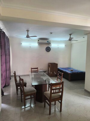 Team Area in 3 BHK Apartment at Parsvnath Planet Plaza, Gomti Nagar – for Rent