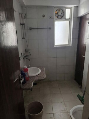 Bathroom in 3 BHK Apartment at Parsvnath Planet Plaza, Gomti Nagar – for Rent