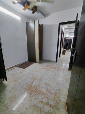 Furnished Amenities in 2 BHK Builder Floor at Janakpuri – for Rent