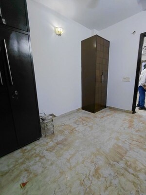 Furnished Amenities in 2 BHK Builder Floor at Janakpuri – for Sale