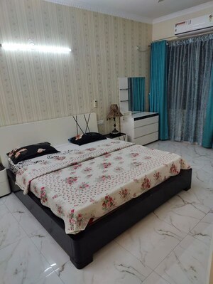 Bedroom in 3 BHK Builder Floor at Cooke Town – for Rent