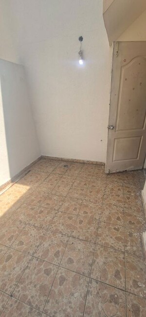 Room in 4 BHK Apartment at Rakshak Nagar Gold, Kharadi – for Rent