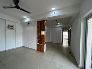 Room in 3 BHK Apartment at Himalaya Pride, Tech Zone 4 Greater Noida – for Rent