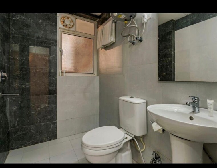 Bathroom, satya-the-hermitage 4 Bedroom 3500 Sq.Ft. Apartment In Sector 103 Gurgaon 10734357