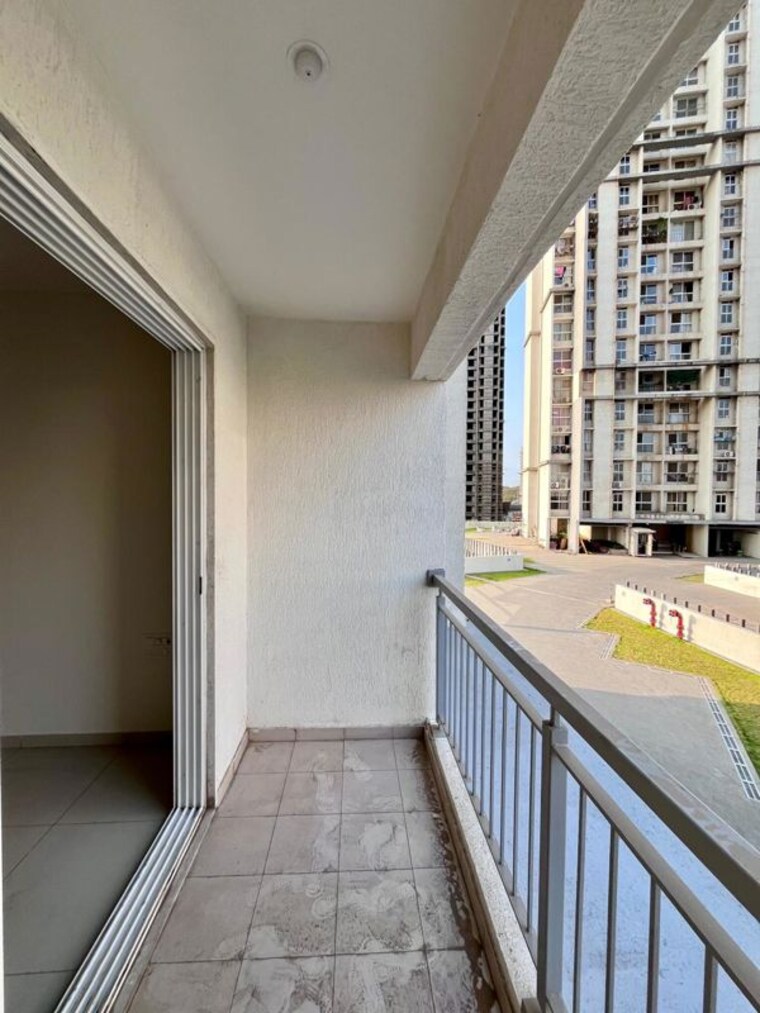 Balcony, godrej-emerald 2 Bedroom 900 Sq.Ft. Apartment In Ghodbunder Road Thane 10734360