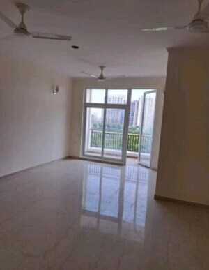 Room in 3 BHK Apartment at Omaxe The Palace, Gomti Nagar – for Rent