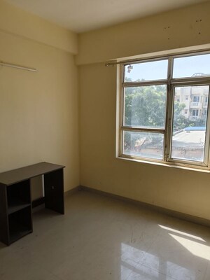Room in 2 BHK Apartment at Shree Vardhman Mantra, Sector 67 – for Rent