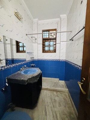 Team Area in 3 BHK Independent House at Dlf Phase I – for Rent
