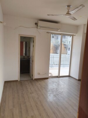 Room in 2.5 BHK Apartment at Godrej 101, Sector 79 – for Rent