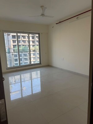 Room in 4 BHK Apartment at Lodha Sterling, Kolshet Road – for Rent