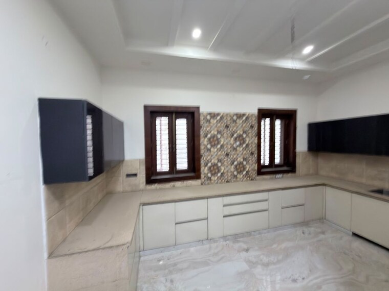 Room, sector 85 5 Bedroom 600 Sq.Yd. Villa In Sector 85 Faridabad 10734405