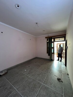 Room in 2 BHK Independent House at Sector 4 – for Rent