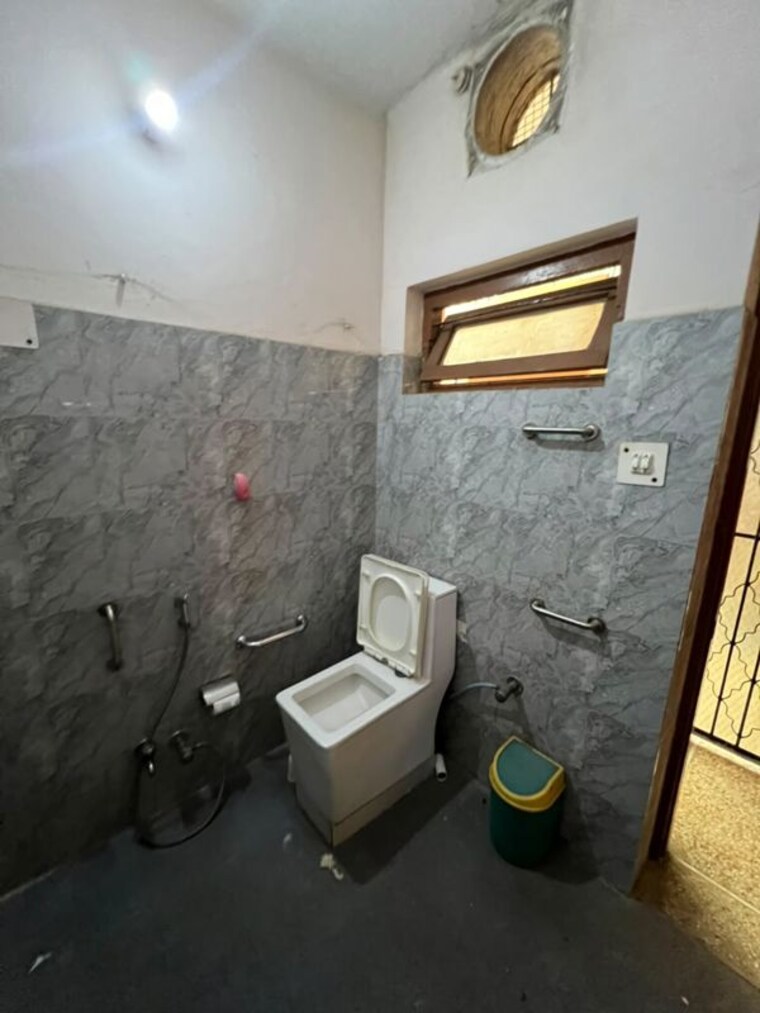 Bathroom, sector 4 2 Bedroom 1452 Sq.Ft. Independent House In Sector 4 Gurgaon 10734419