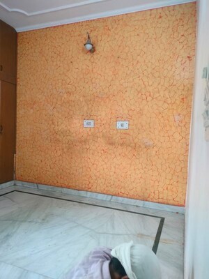 Room in 2 BHK Independent House at Sector 4 – for Rent