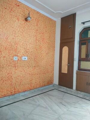 Room in 2 BHK Independent House at Sector 4 – for Rent