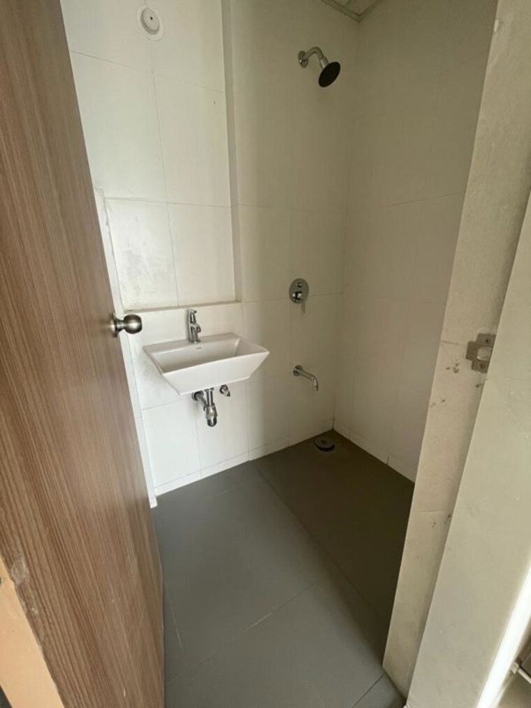 Bathroom, godrej-emerald 3 Bedroom 1450 Sq.Ft. Apartment In Ghodbunder Road Thane 10734425