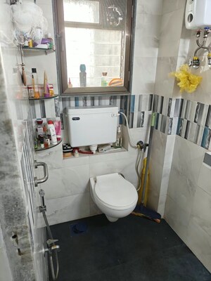 Team Area in 2 BHK Apartment at Shruti CHS, Kandivali West – for Sale