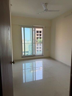 Room in 4 BHK Apartment at Lodha Sterling, Kolshet Road – for Rent