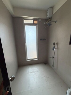 Room in 4 BHK Apartment at Lodha Sterling, Kolshet Road – for Rent