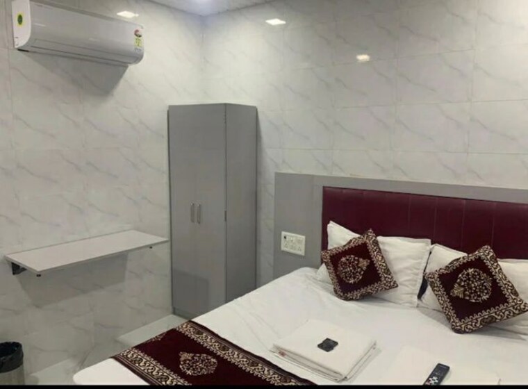 Bedroom, mansarovar-cooperative-housing-society 2 Bedroom 930 Sq.Ft. Apartment In Malad East Mumbai 10734465