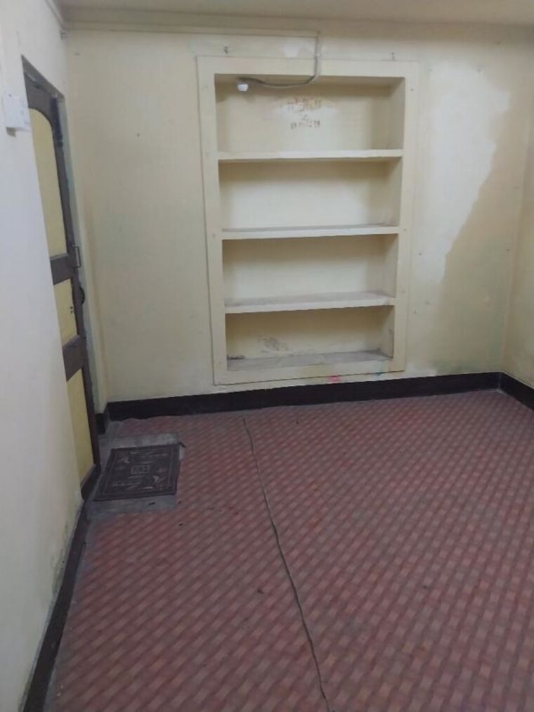 Room, lahartara Commercial Office Space 600 Sq.Ft. In Lahartara Varanasi 10734469