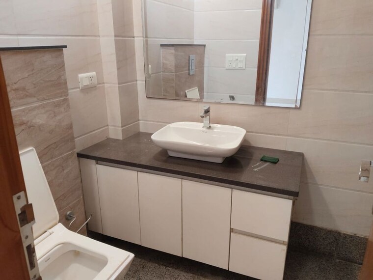 Kitchen, kailash colony 3 Bedroom 220 Sq.Yd. Builder Floor In Kailash Colony Delhi 10734475