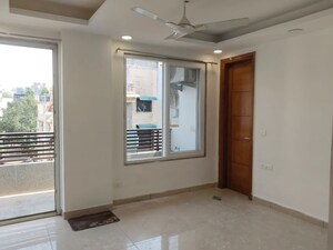Room in 3 BHK Builder Floor at Kailash Colony – for Rent