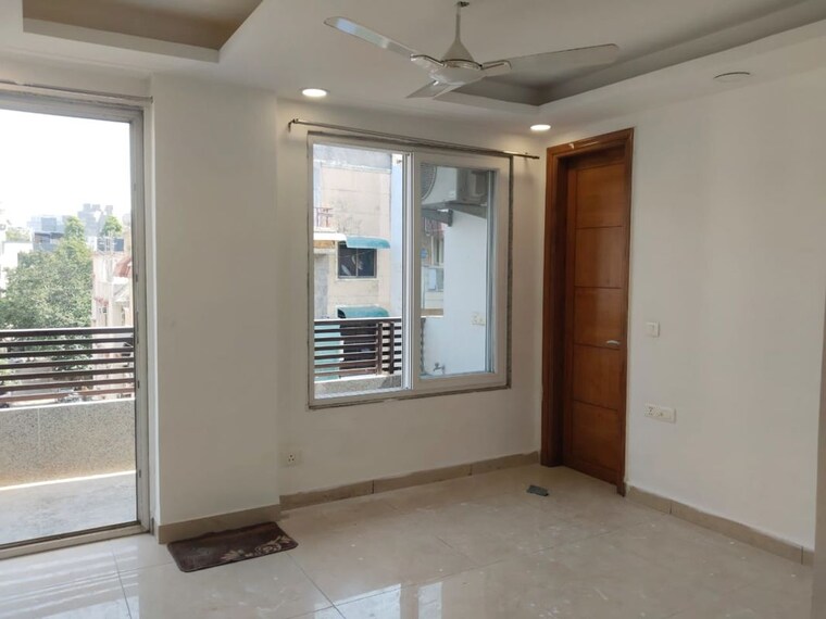 Room, kailash colony 3 Bedroom 220 Sq.Yd. Builder Floor In Kailash Colony Delhi 10734475