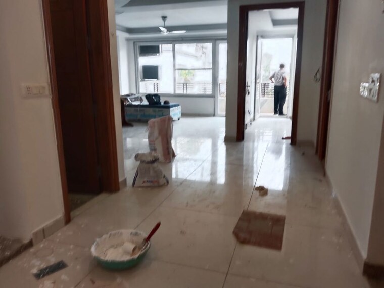 Living Room, kailash colony 3 Bedroom 220 Sq.Yd. Builder Floor In Kailash Colony Delhi 10734475