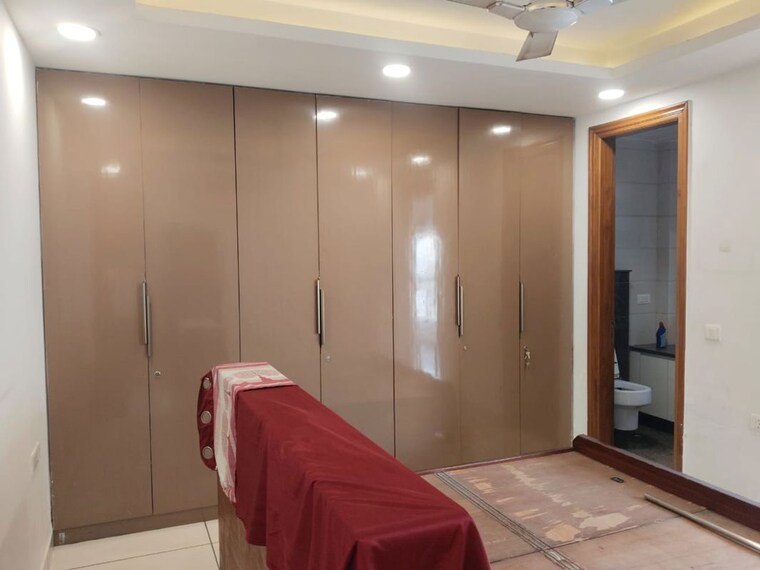 Bedroom, kailash colony 3 Bedroom 220 Sq.Yd. Builder Floor In Kailash Colony Delhi 10734475