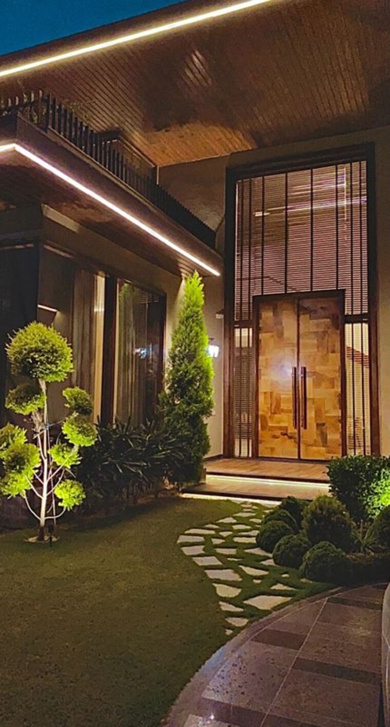 Garden, sector 94 6 Bedroom 1000 Sq.Yd. Independent House In Sector 94 Mohali 10734476