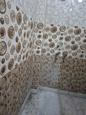Bathroom in 1.5 BHK Builder Floor at Mayur Vihar – for Rent