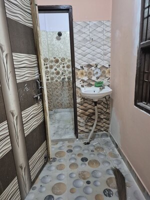 Living Room in 1.5 BHK Builder Floor at Mayur Vihar – for Rent