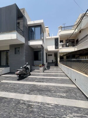 5 BHK Independent House For Sale in Sector 69