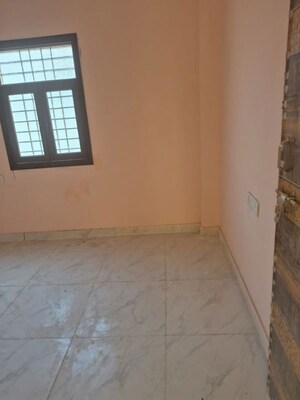 Room in 2.5 BHK Builder Floor at Mayur Vihar – for Rent