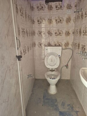 Bathroom in 2.5 BHK Builder Floor at Mayur Vihar – for Rent