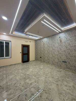 Room in 6 BHK Independent House at Emaar Gomti Greens Villas, Gomti Nagar – for Sale