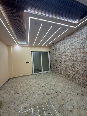 Room in 6 BHK Independent House at Emaar Gomti Greens Villas, Gomti Nagar – for Sale